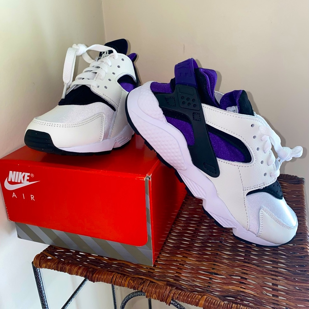 🆕Nike Huarache ⚡️💜| W Size 7| BRAND NEW 👟| Black,White & Electric Violet